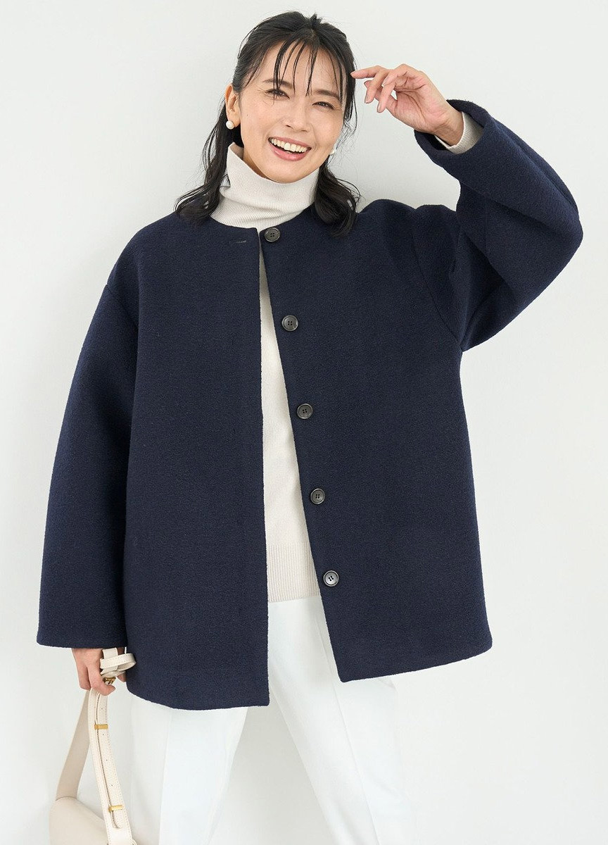 立體剪裁圓領大衣